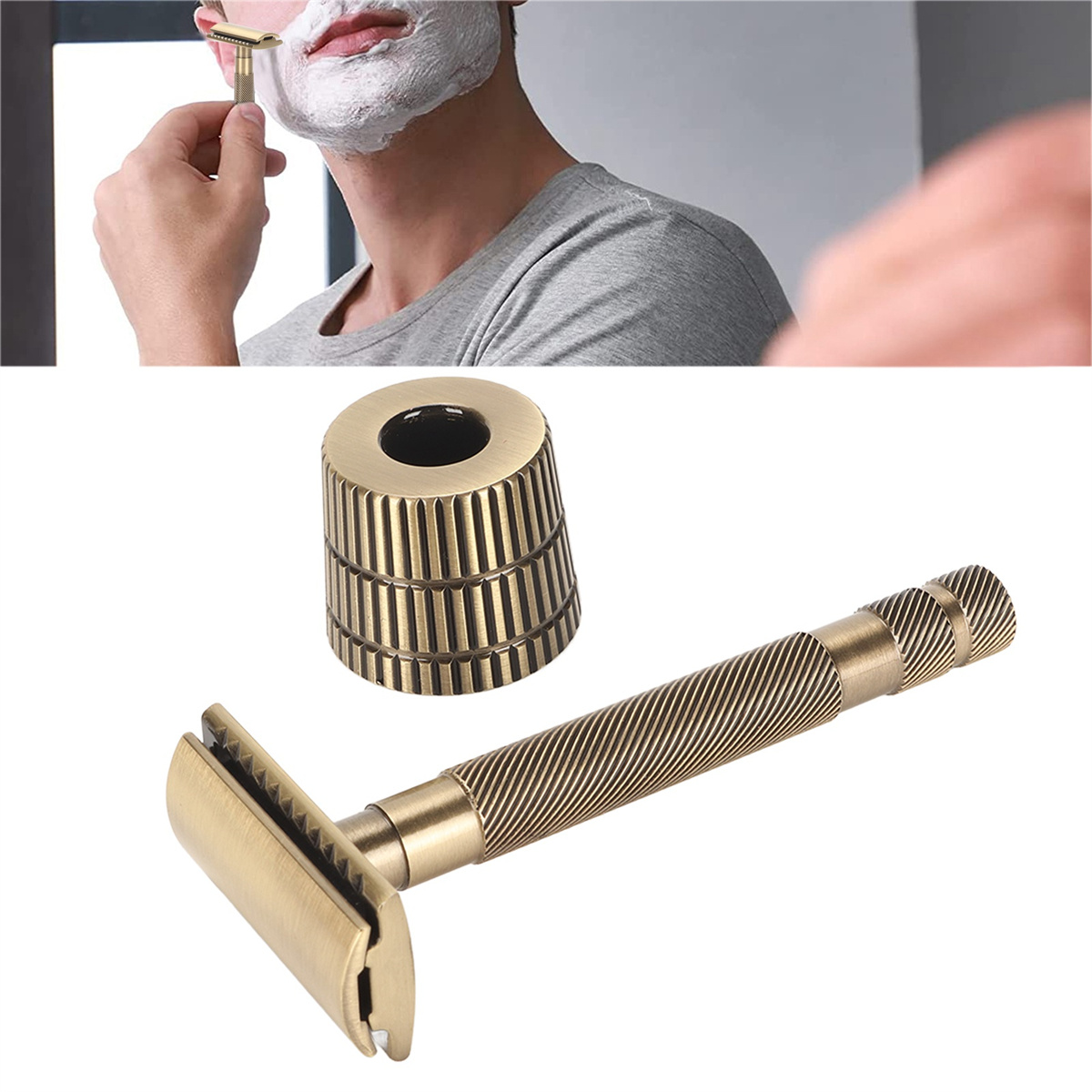 Ein Mann rasiert sich mit einem goldenen Rasierer, mit Ständer und Rasierpinsel.