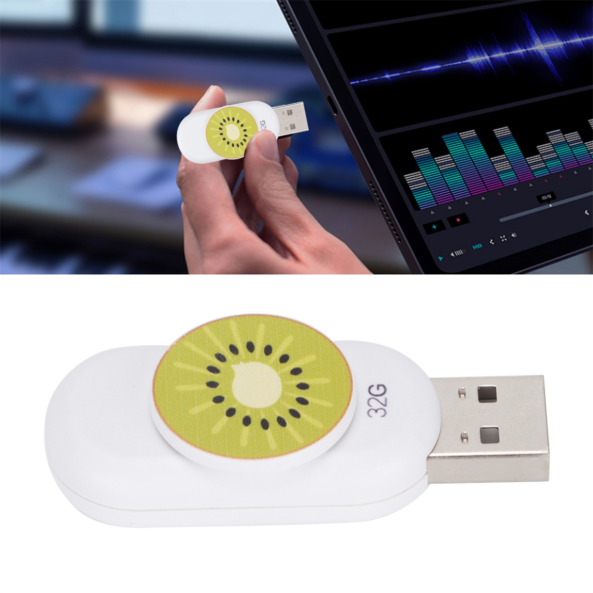 Eine Hand hält einen mit Kiwi dekorierten USB-Stick. Ein Tablet-Bildschirm zeigt eine Tonwelle.