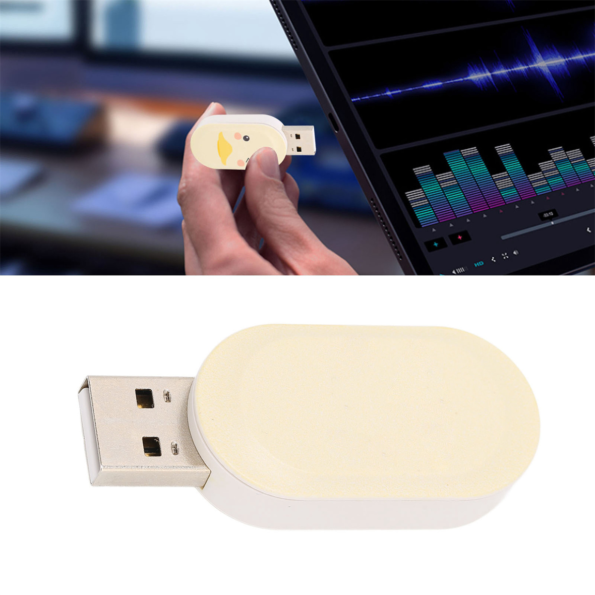 Ein USB-Stick mit Cartoon-Design, gehalten von einer Hand, und Nahaufnahme des USB.