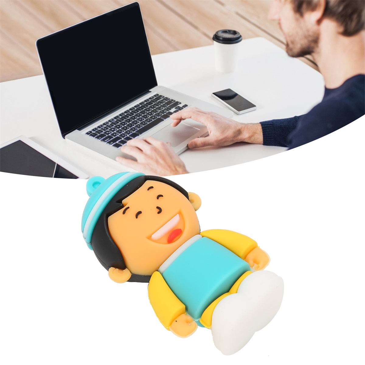 USB-Stick-Spielzeug, ein Mann mit Laptop, Telefon und Kaffee.