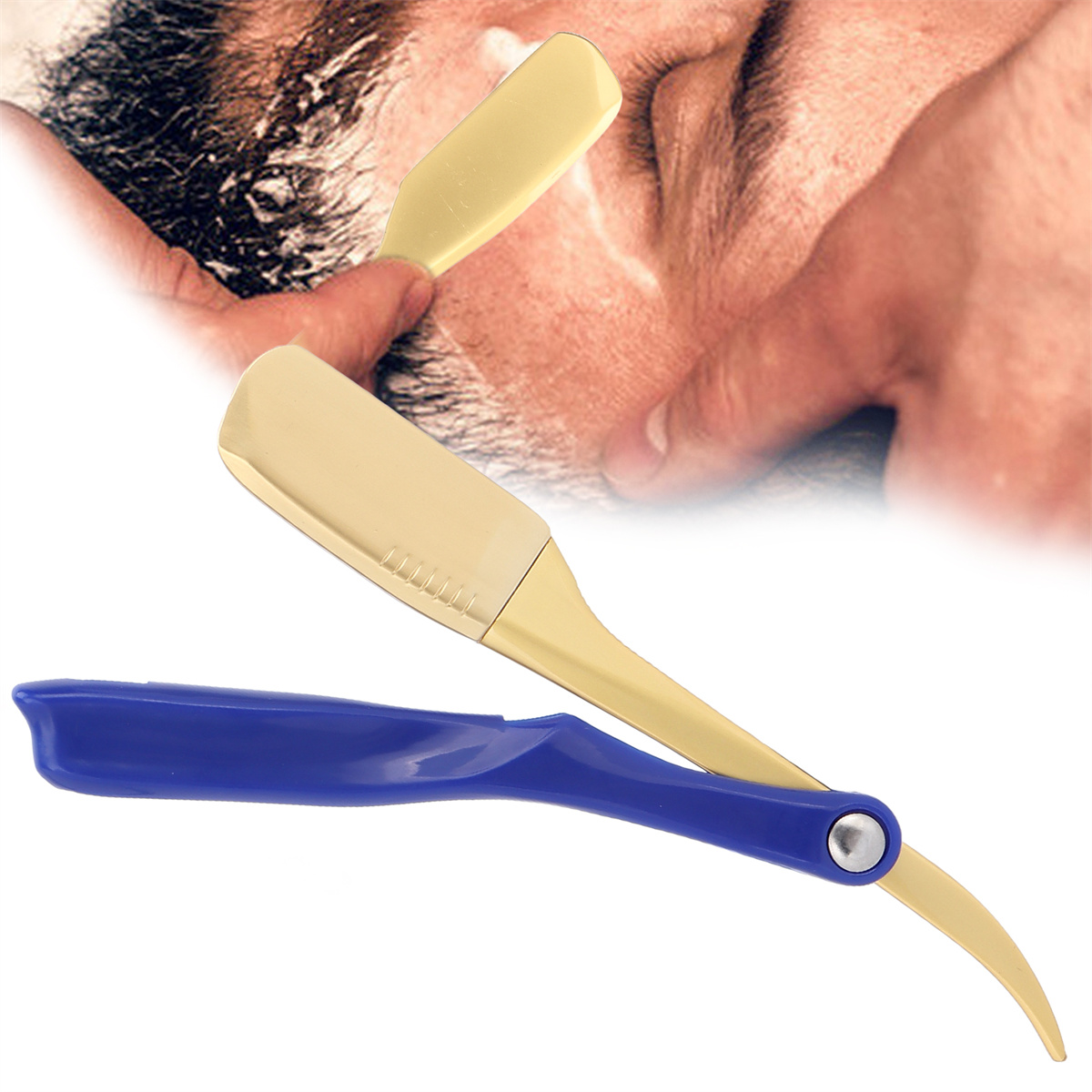 Gold-blaues Rasiermesser auf Haut mit Rasiercreme, Nahaufnahme.