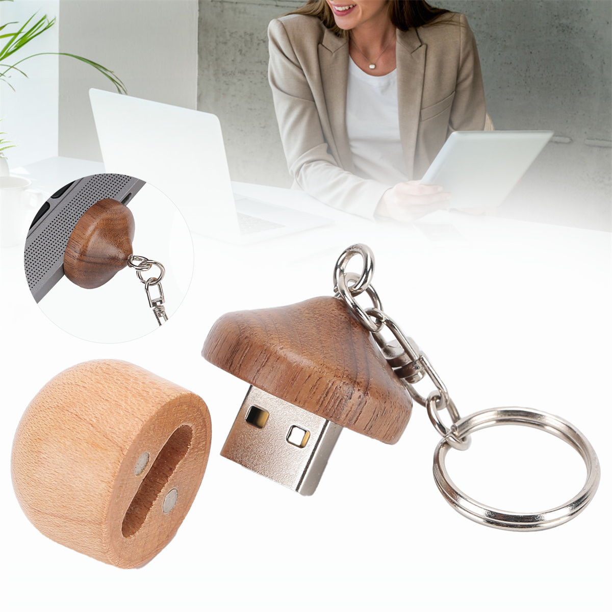 USB-Stick aus Holz in Pilzform. Abnehmbare Kappe. Frau mit Laptop im Hintergrund.