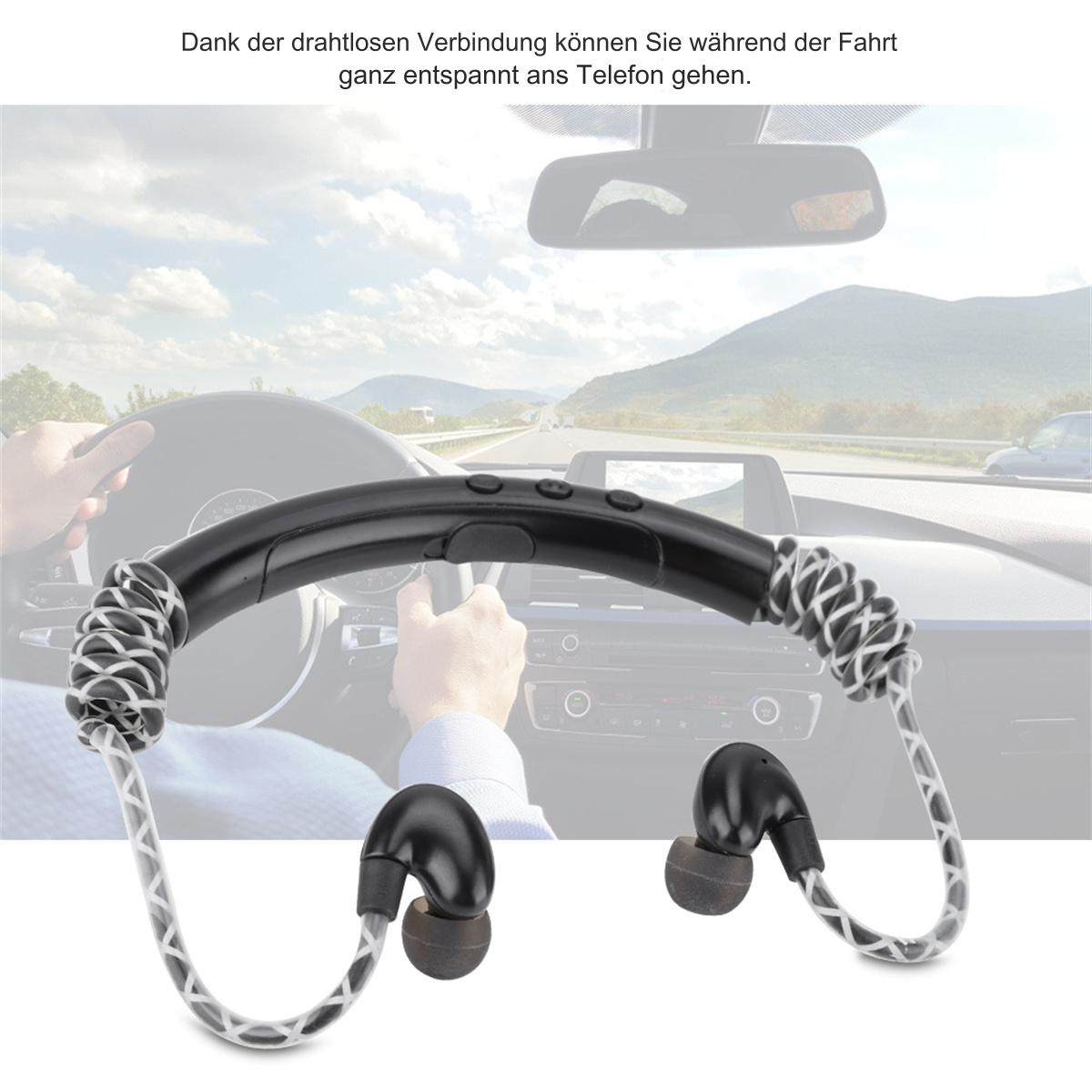 Kopfhörer mit Nackenband und Ohrhörern. Der Innenraum des Autos ist im Hintergrund sichtbar.