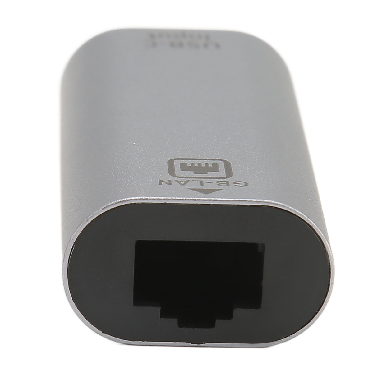 Ein silberner USB-C-zu-Ethernet-Adapter. Er hat einen GB-LAN-Anschluss und einen schwarzen Stecker.