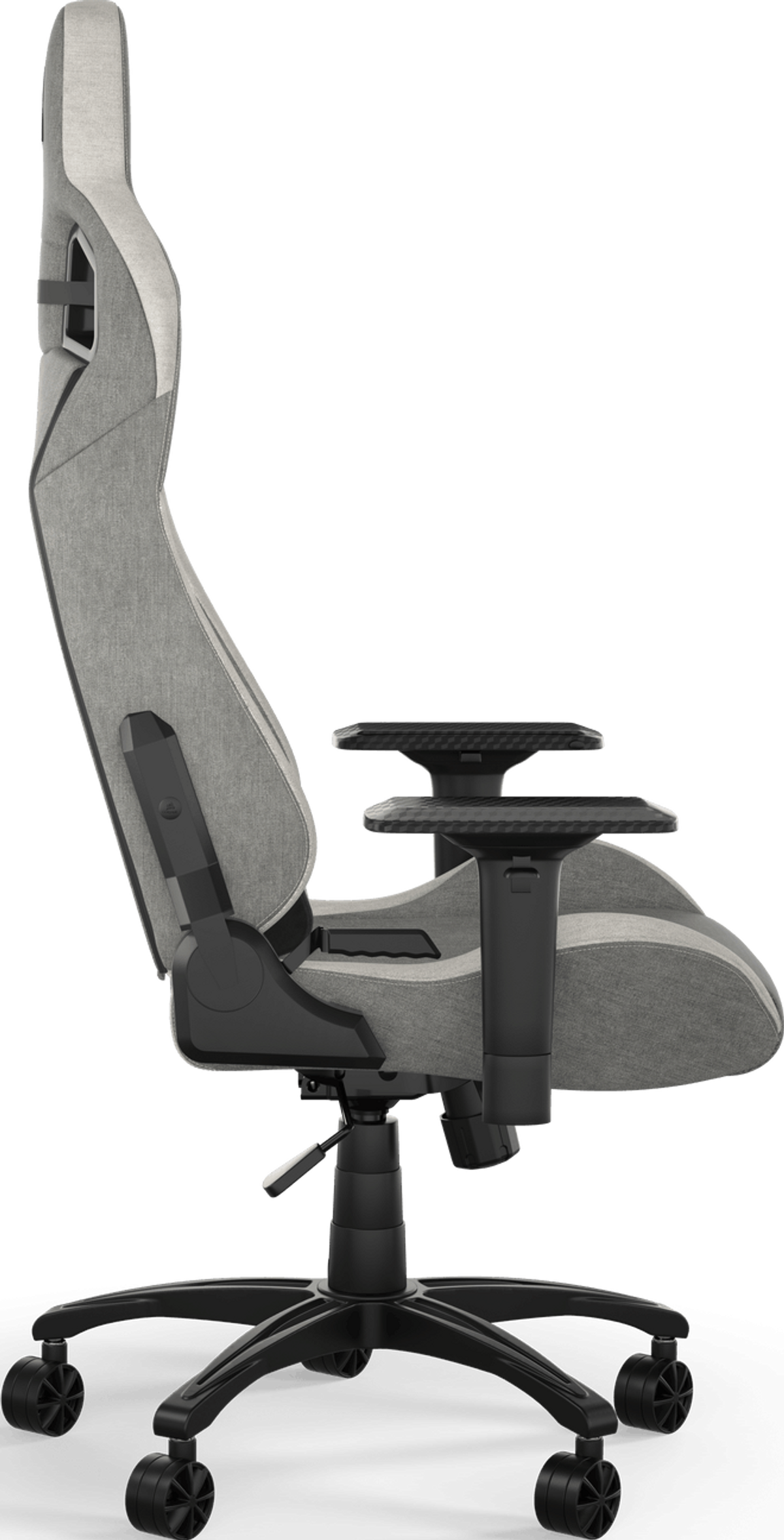Grauer und schwarzer Gaming-Stuhl. Seitenansicht, zeigt die Rückenlehne, Armlehnen und Basis mit Rollen.