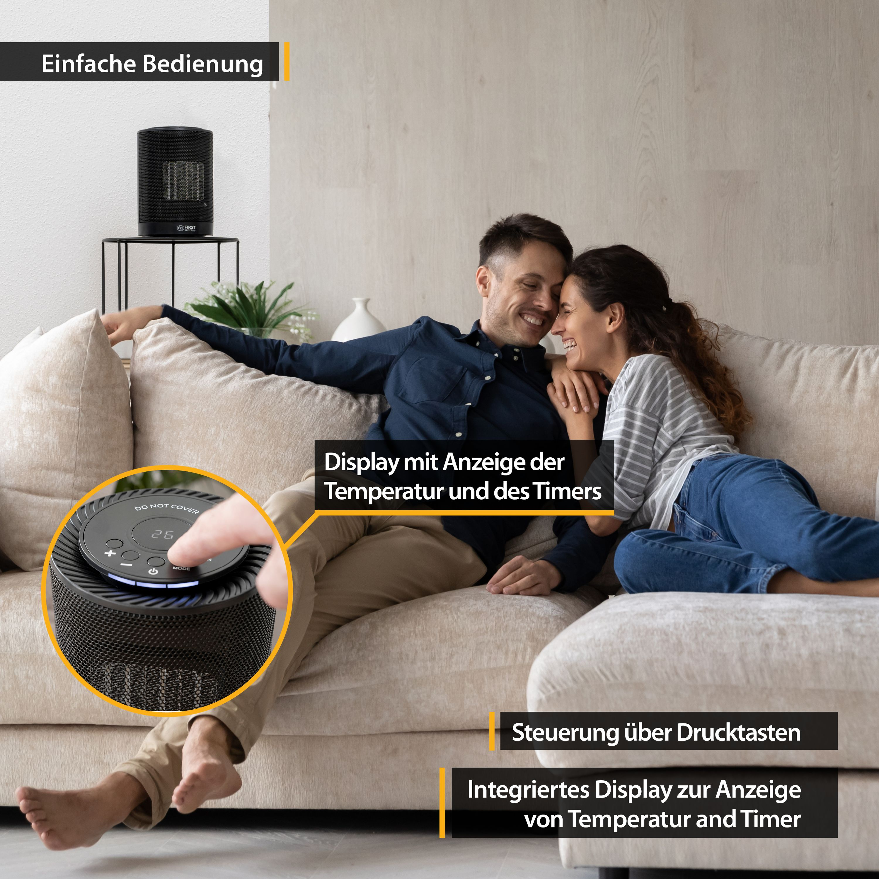 Ein Paar auf einem Sofa, eine Heizung mit digitaler Anzeige und Textbeschriftungen.