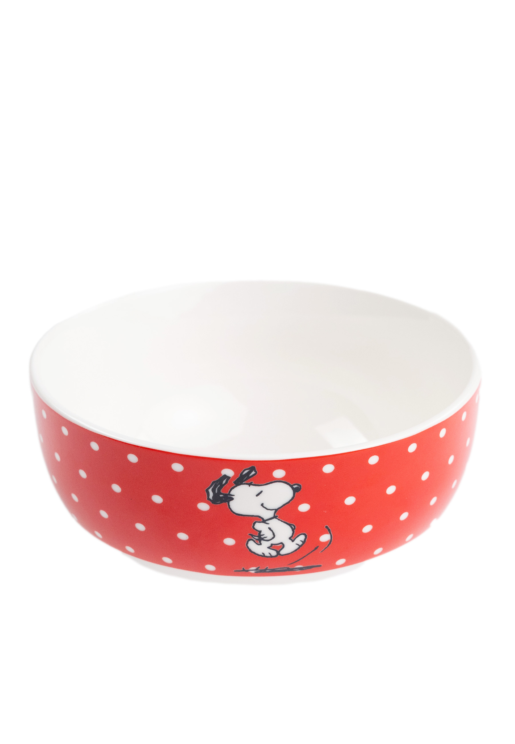 Eine rote Schüssel mit weißen Punkten und einer Snoopy-Zeichnung, isoliert auf Weiß.