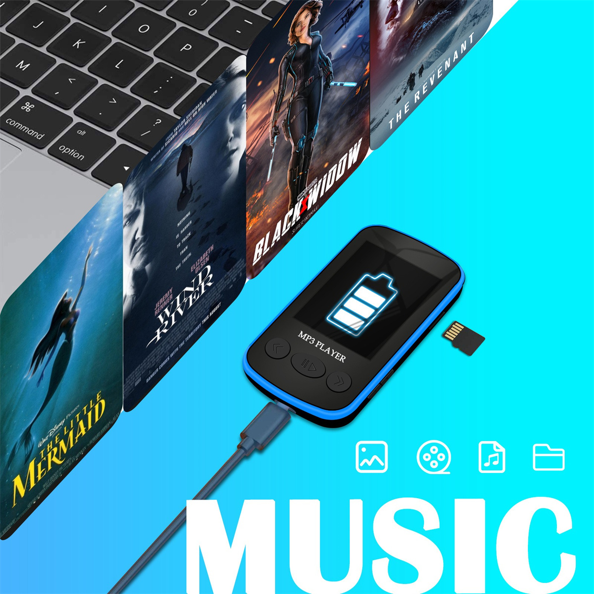 MP3-Player mit Filmplakaten im Hintergrund. Ein Kabel ist eingesteckt. Schwarz und blaues Thema.
