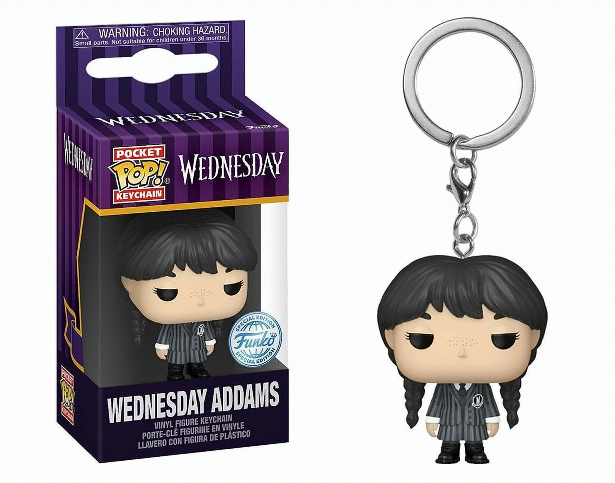 Wednesday Addams Schlüsselanhänger-Figur in einer Box. Die Figur trägt ein schwarz-weiß gestreiftes Outfit.