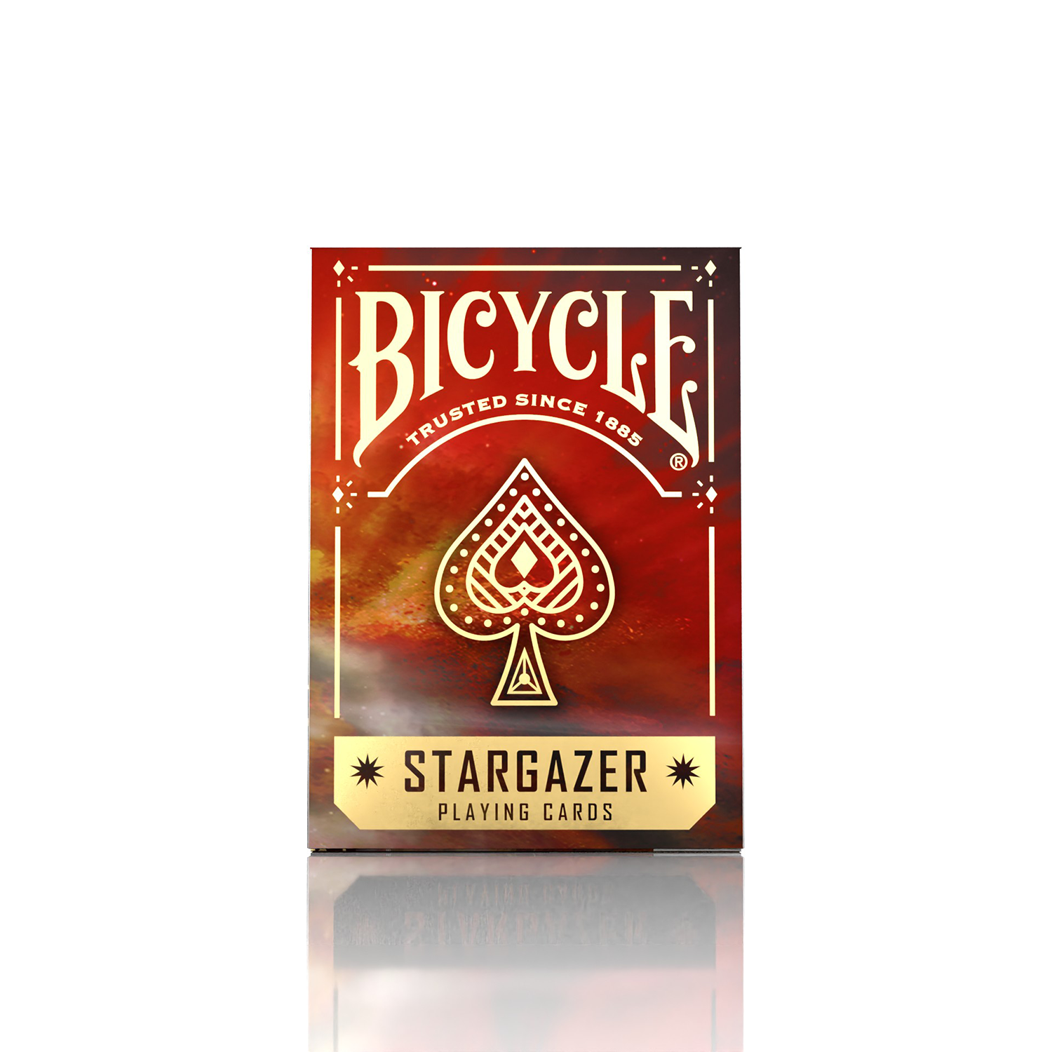Eine Bicycle-Spielkartenbox mit Stargazer-Design, roten und goldenen Farben, weißer Hintergrund.