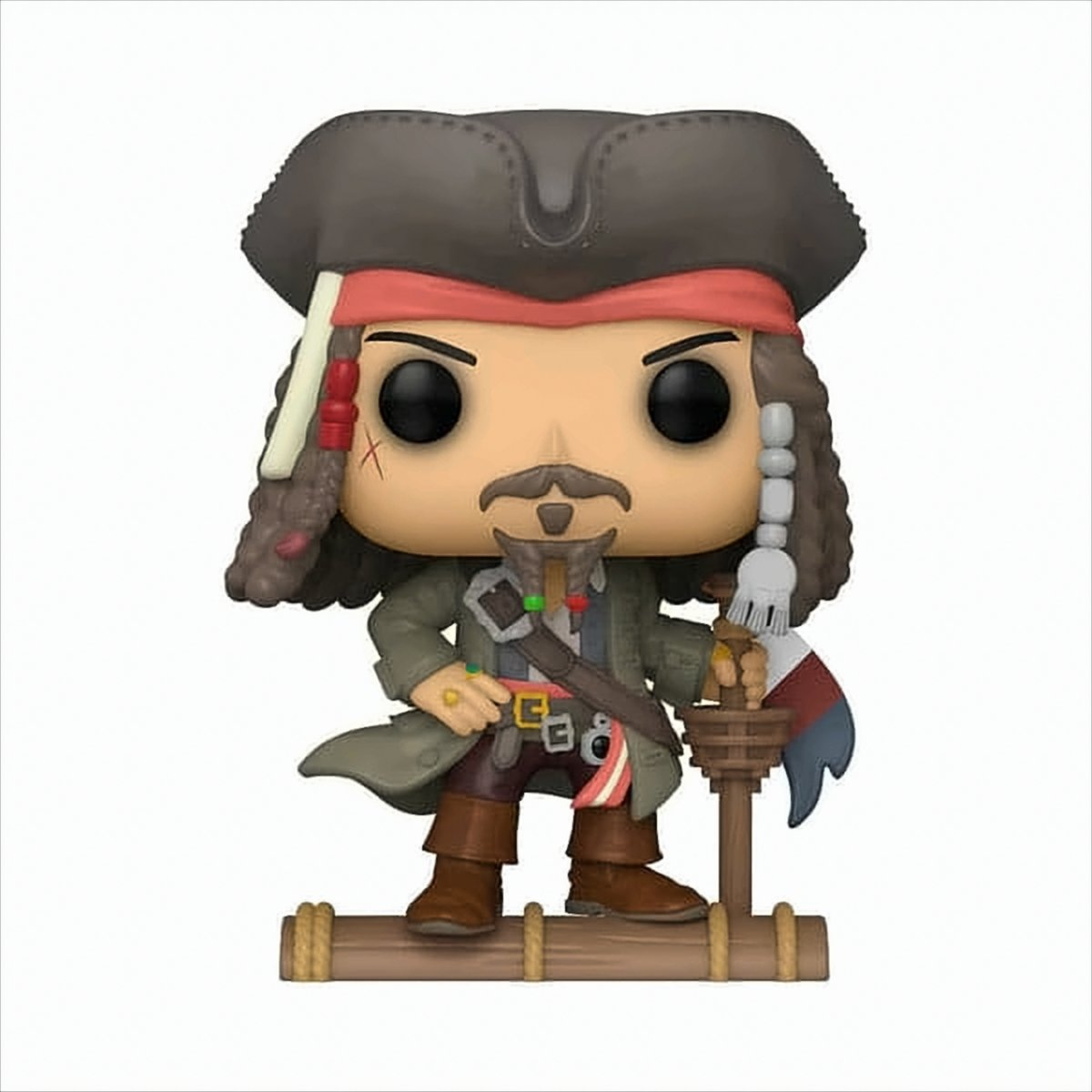 Figurka Funko Pop Jacka Sparrowa na drewnianej podstawie, w pirackim kapeluszu i płaszczu.