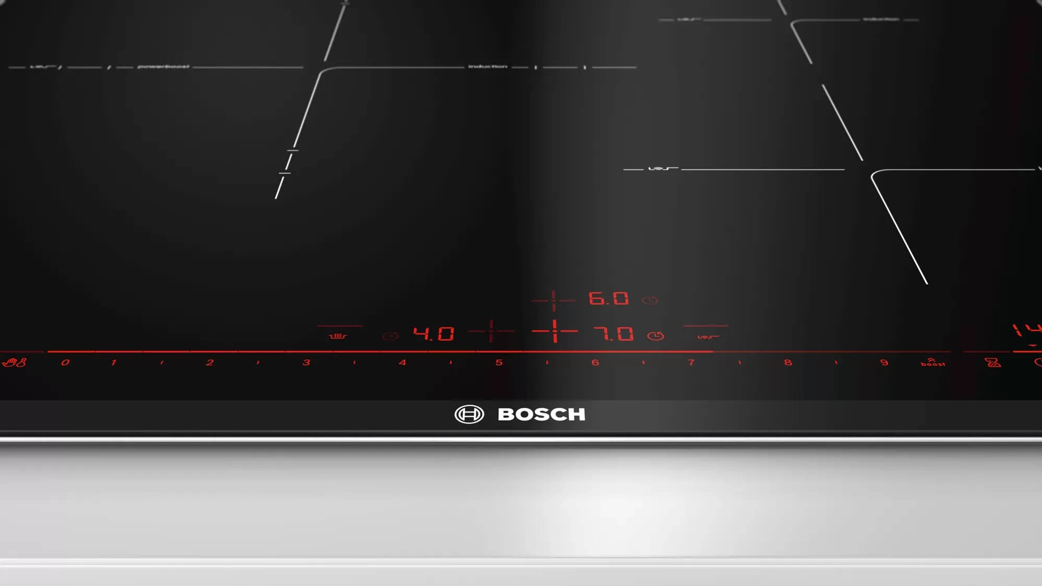 Placa de inducción Bosch negra con pantalla digital roja. La placa está sobre una superficie blanca.