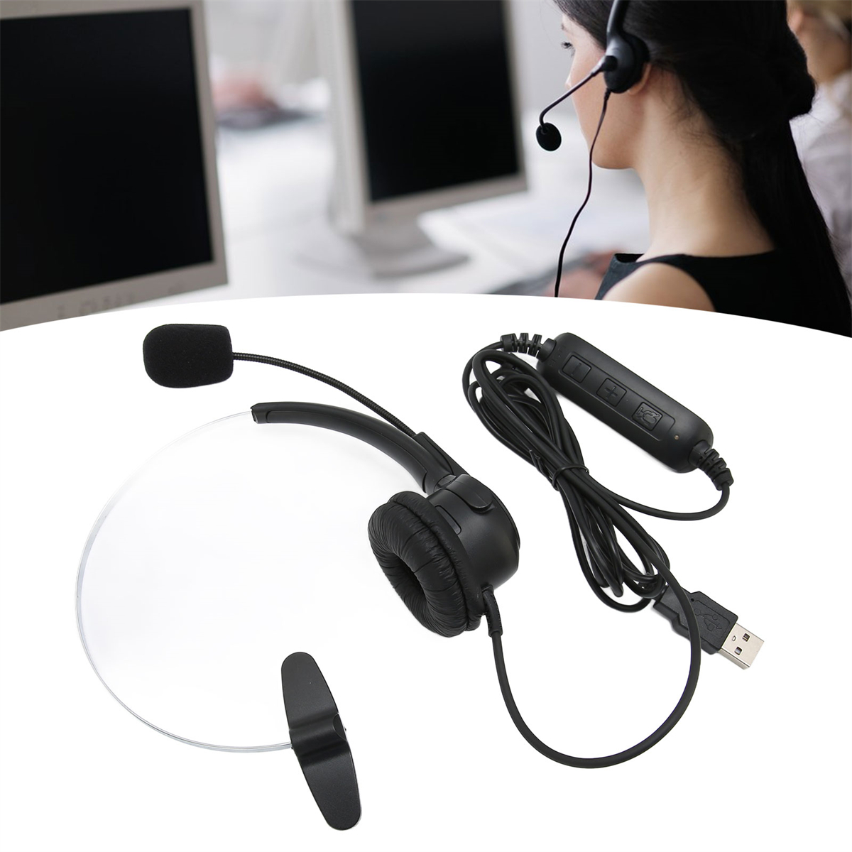 Schwarzes Callcenter-Headset mit einer Frau, die es trägt. USB-Kabel, schwarzes Mikrofon und Ohrpolster.