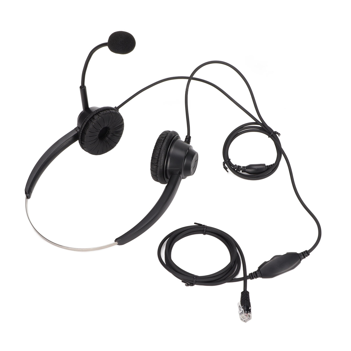 Schwarzes Headset mit zwei Ohrmuscheln, einem Mikrofon und einem Kabel. Das Headset befindet sich auf weißem Hintergrund.