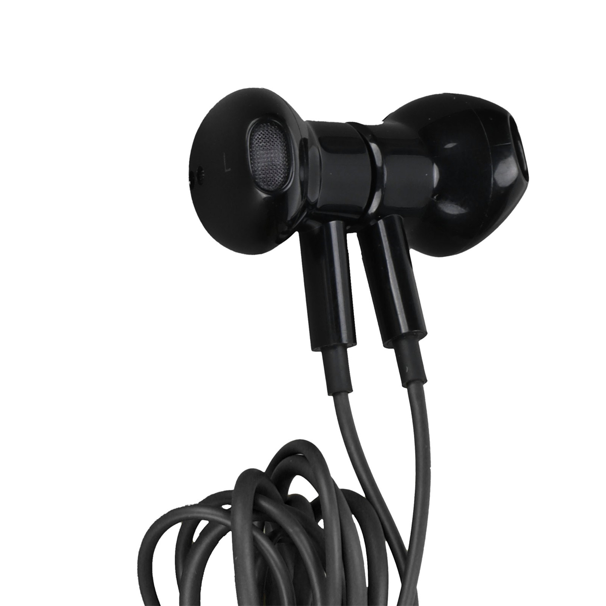 Schwarze Ohrhörer mit schwarzen Kabeln. Die Kabel sind verknotet. Weißer Hintergrund.