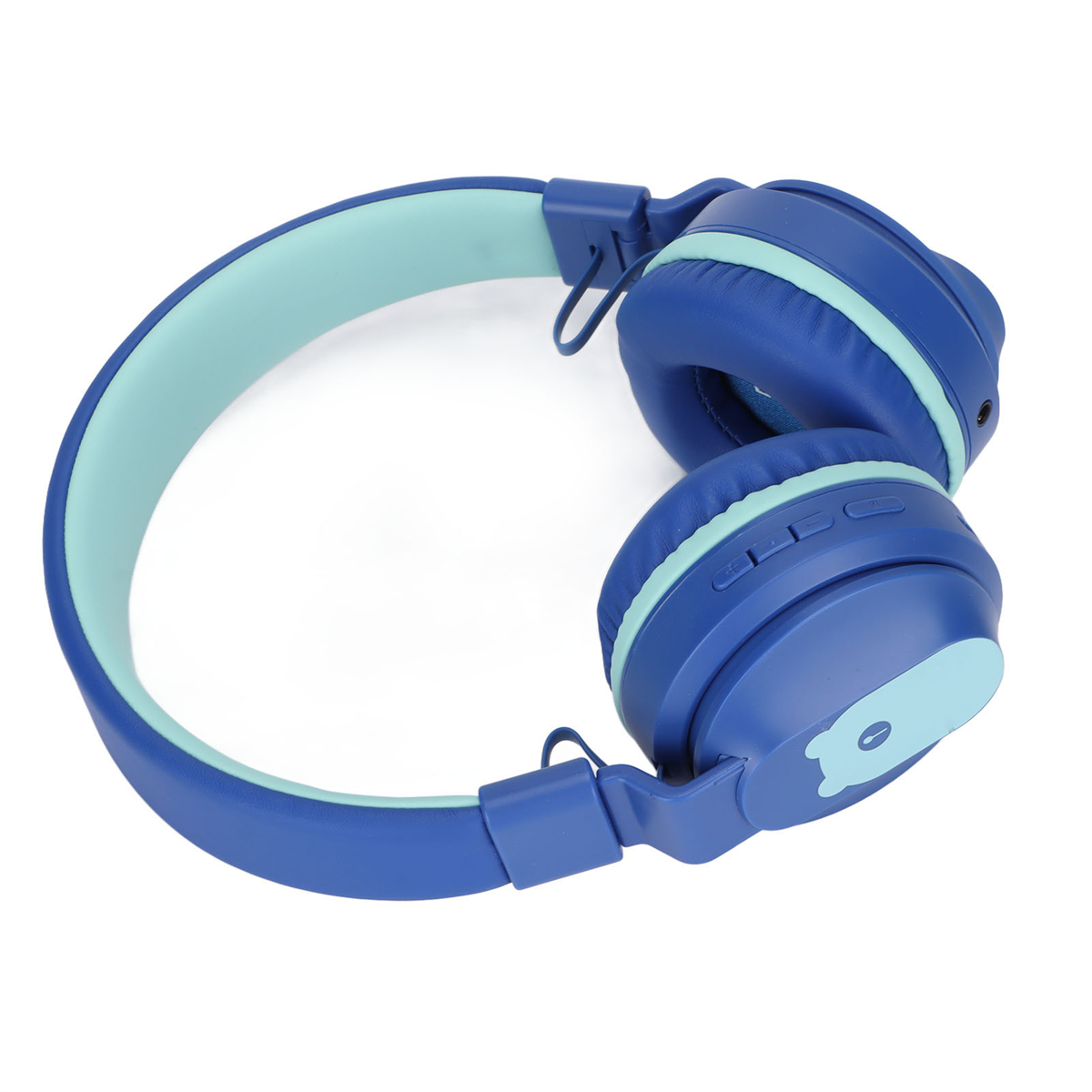 Blau-türkisfarbene Kopfhörer mit einem Bären-Design an der Seite.
