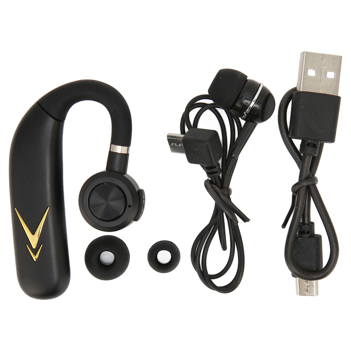 Schwarzes Bluetooth-Headset mit USB-Ladekabel und Ohrstöpseln. Das Headset ist auf weißem Grund.