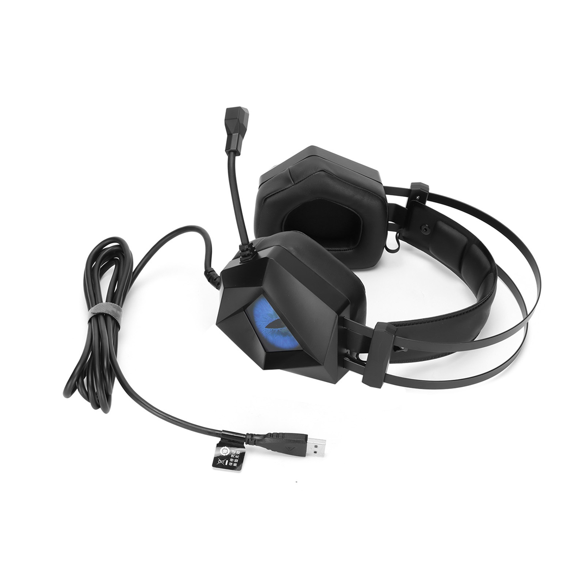 Schwarzes Gaming-Headset mit Mikrofon, USB-Kabel und augenförmigem Licht. Weißer Hintergrund.
