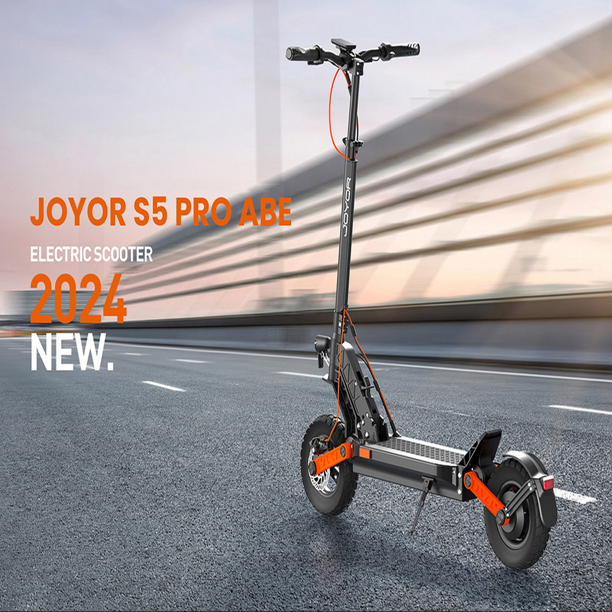 Elektroroller auf der Straße, mit dem Text "JOYOR S5 PRO ABE 2024 NEW."
