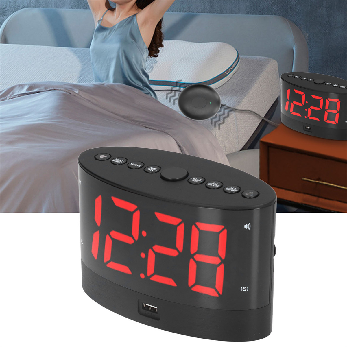 Ein schwarzer digitaler Wecker mit roten Ziffern. Hintergrund: eine Person, die sich im Bett dehnt. USB-Anschluss.