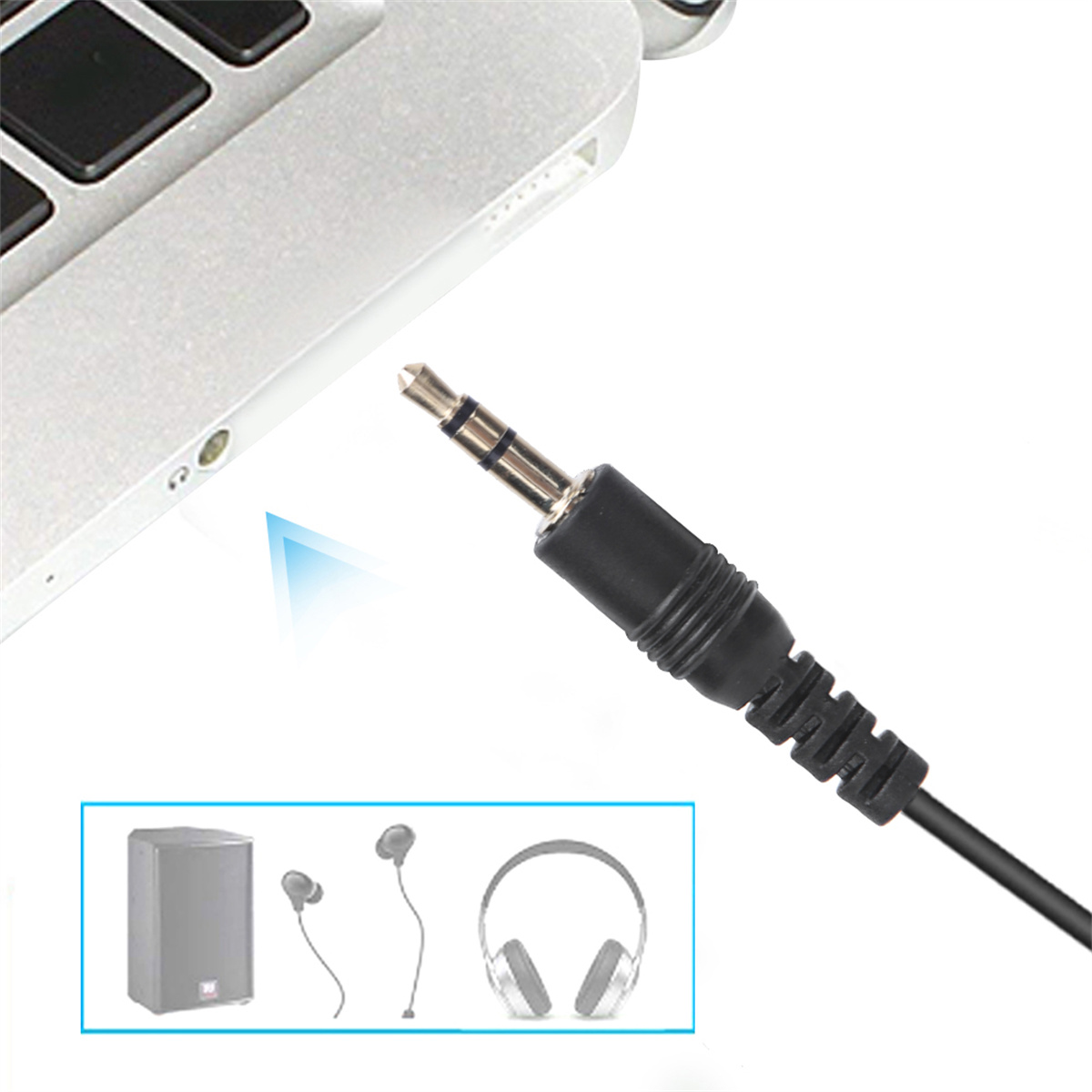 Nahaufnahme eines Kopfhöreranschlusses, der an einen Laptop angeschlossen ist.