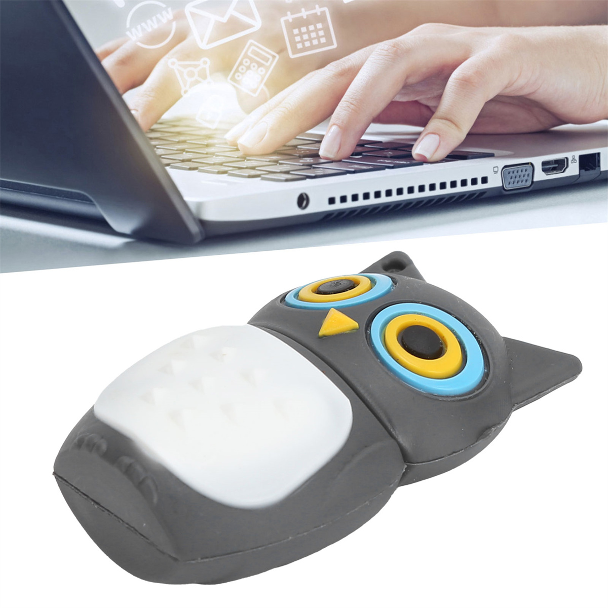 Eulen-USB-Stick in der Nähe eines Laptops mit digitalen Symbolen darüber.