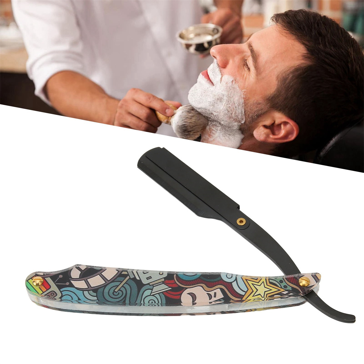 Friseur rasiert einen Mann. Nahaufnahme eines Rasiermessers mit farbenfroher Kunst. Weißer Hintergrund.