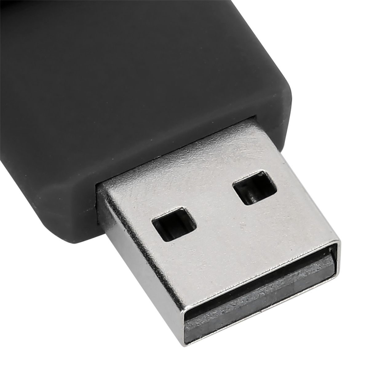 Ein schwarzer USB-Anschluss mit silbernem Metallanschluss. Nahaufnahme, schlichter Hintergrund.