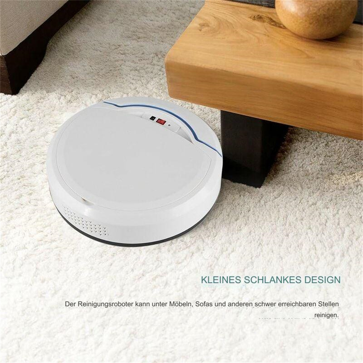Ein weißer, kreisförmiger Roboterstaubsauger auf einem Teppich. Ein Holzbein ist im Hintergrund.