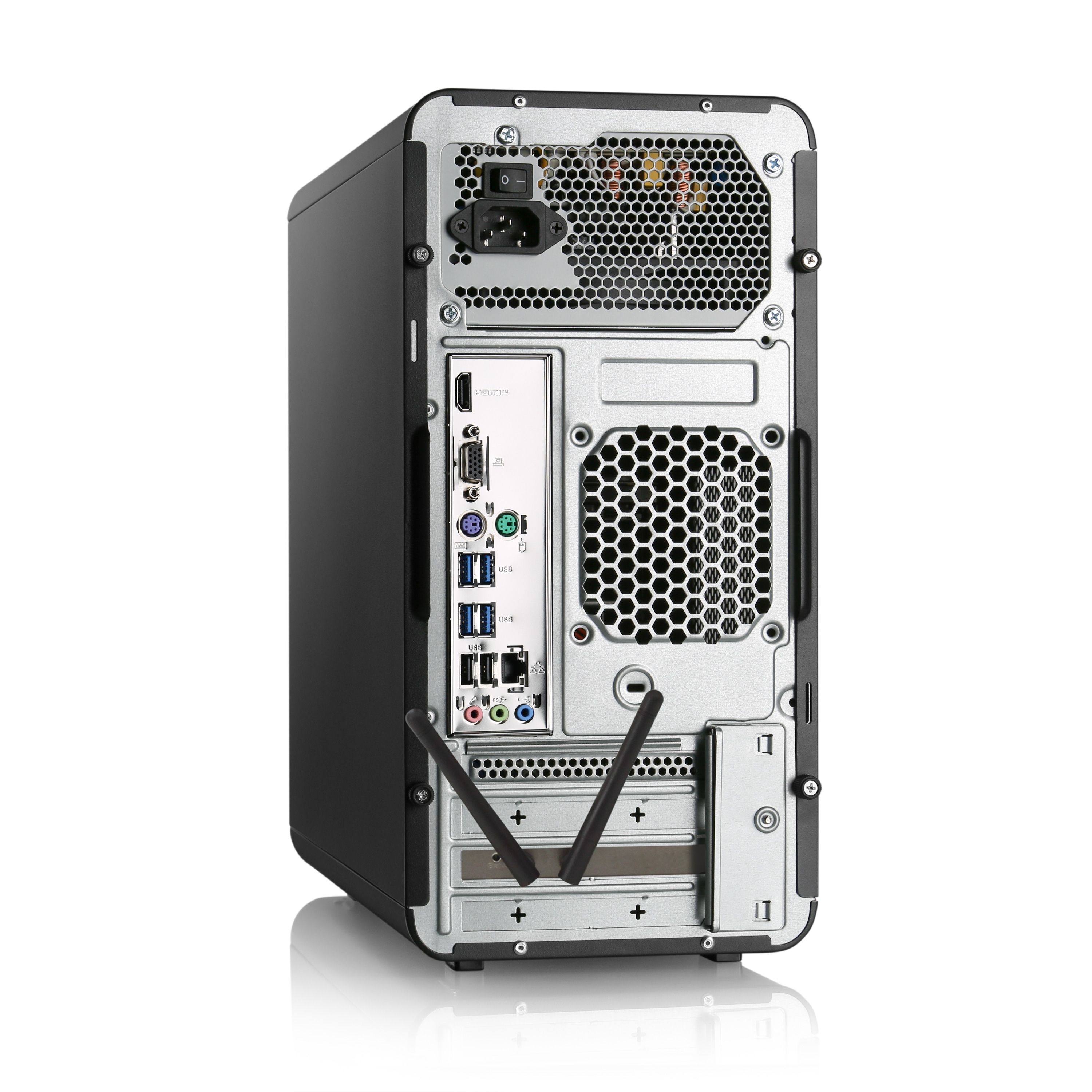 Die Rückseite eines schwarzen Computerturms mit Anschlüssen und einer Wabenlüftung vor weißem Hintergrund.