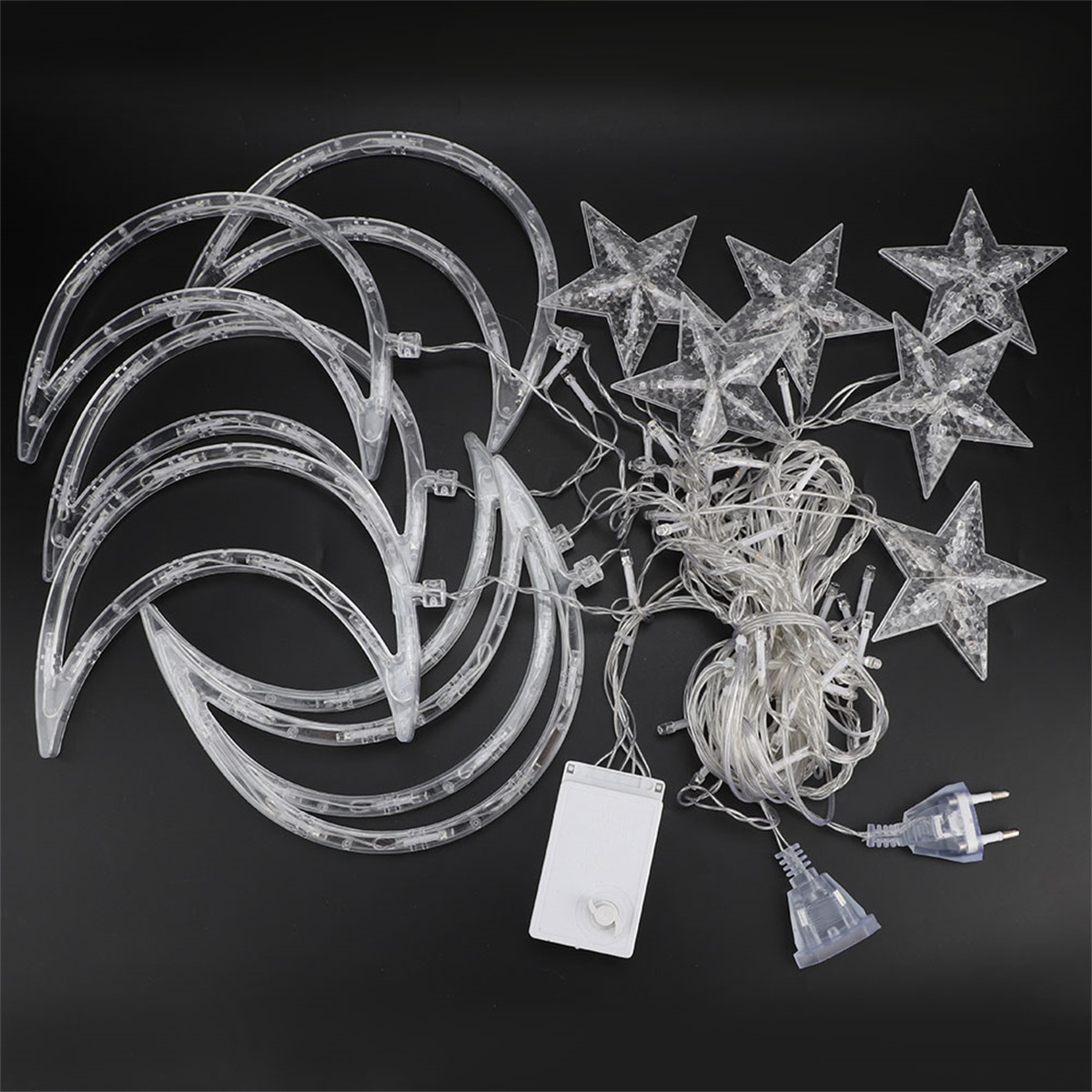 Klare Kunststoff-Stern- und Mondlichter auf schwarzem Untergrund. Enthält ein Netzteil und einen Stecker.