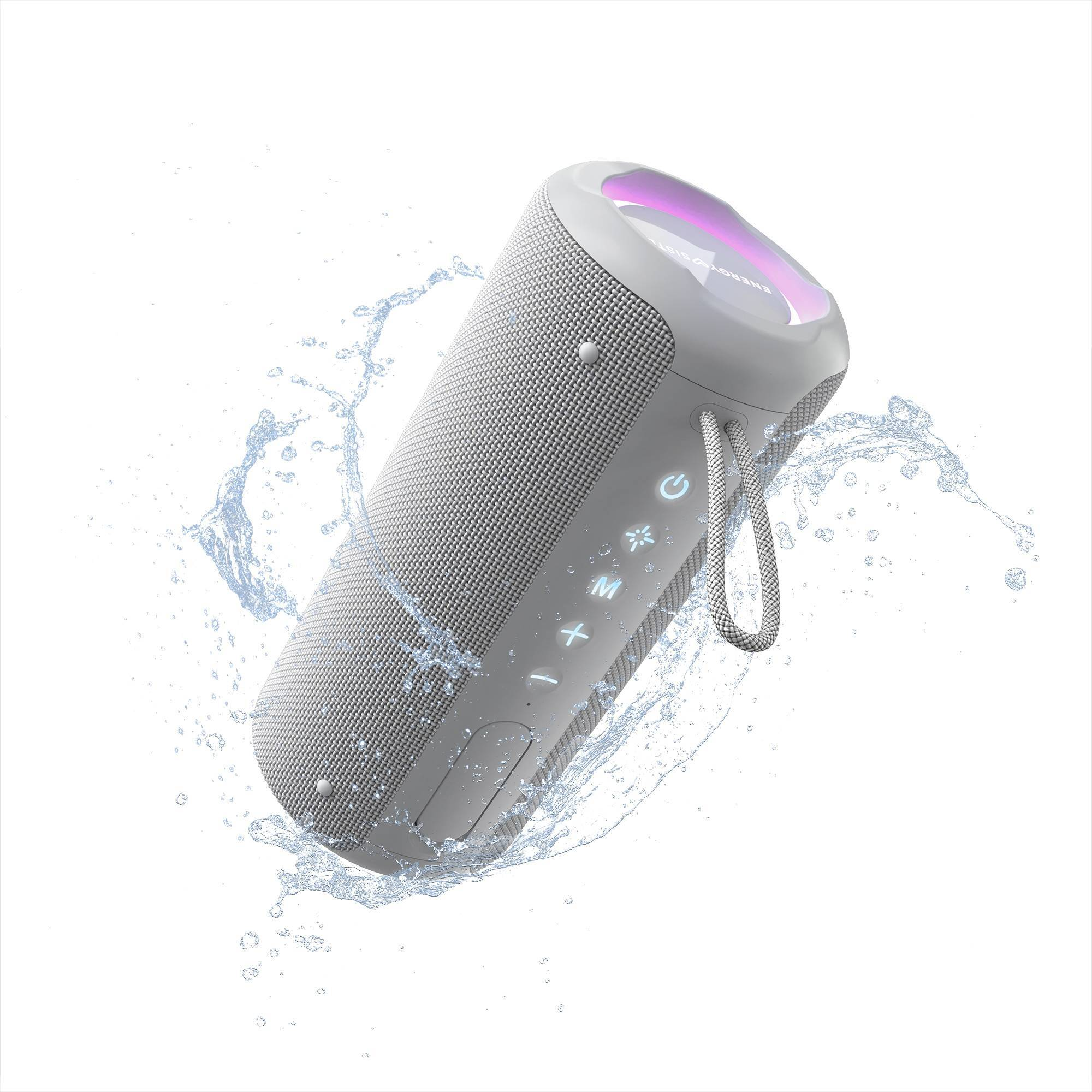 Altavoz gris resistente al agua con salpicaduras de agua, fondo blanco, con botones de control.