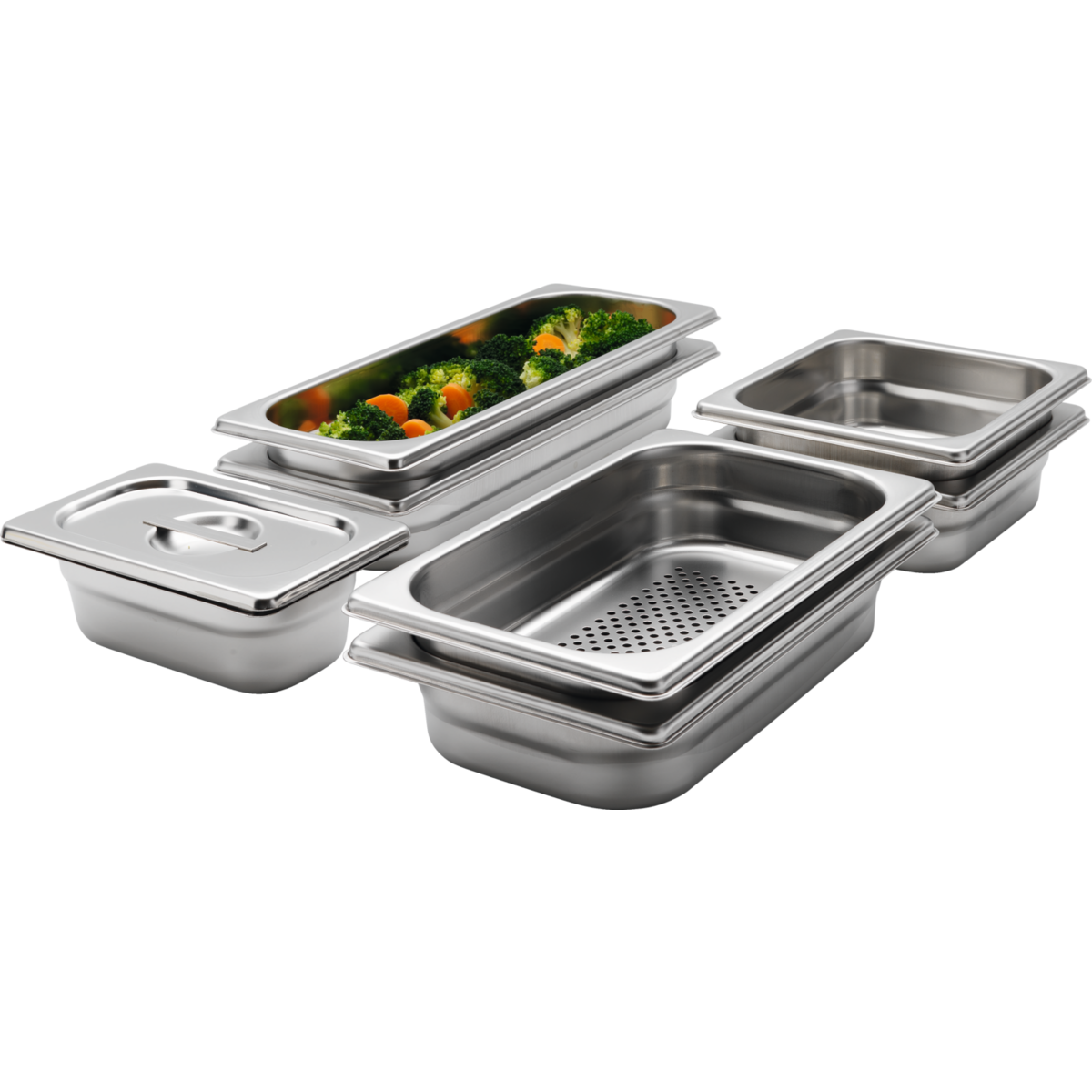 Bandejas de alimentos de acero inoxidable con brócoli, fondo blanco.