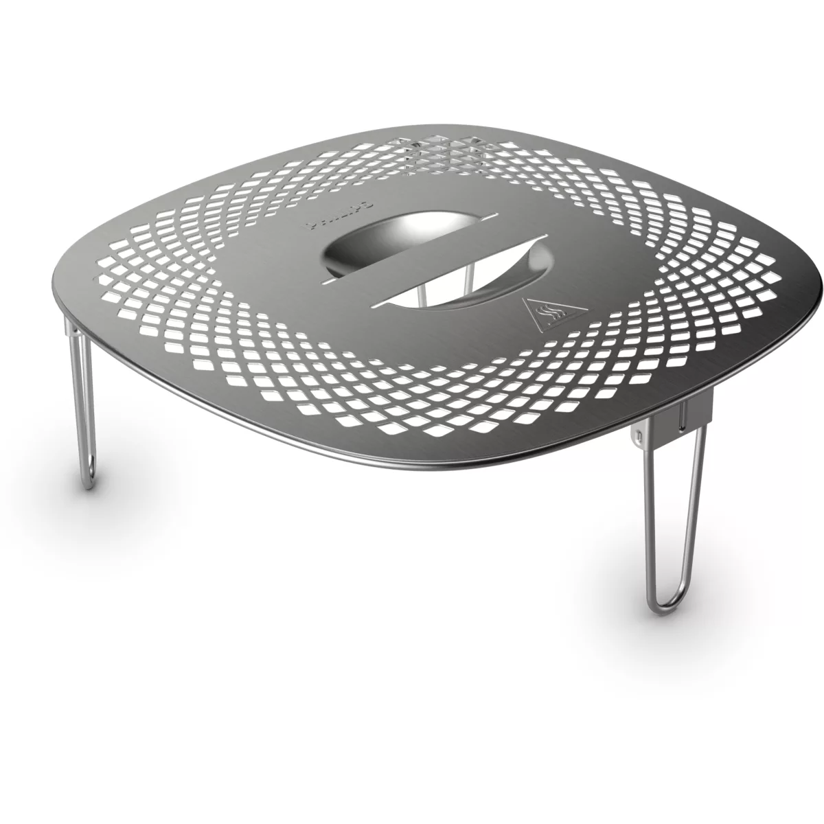 Quadratischer Metallgrill mit Löchern. Er hat Beine und einen Griff. Weißer Hintergrund.