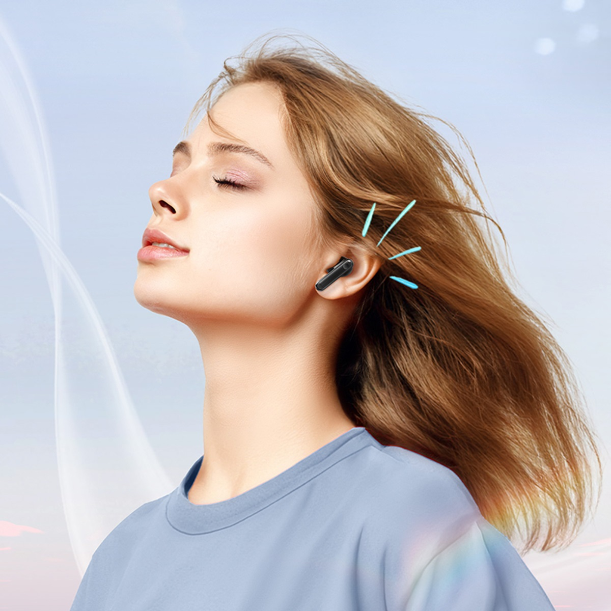 Mujer con un auricular negro, ojos cerrados, cielo azul claro en el fondo.