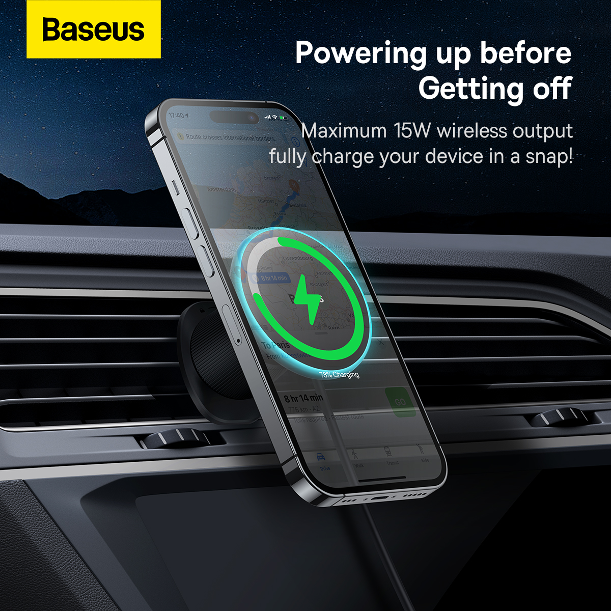 Telefon wird drahtlos im Auto geladen, Navigationskarte auf dem Bildschirm. Dunkles Interieur, Nachtszene.
