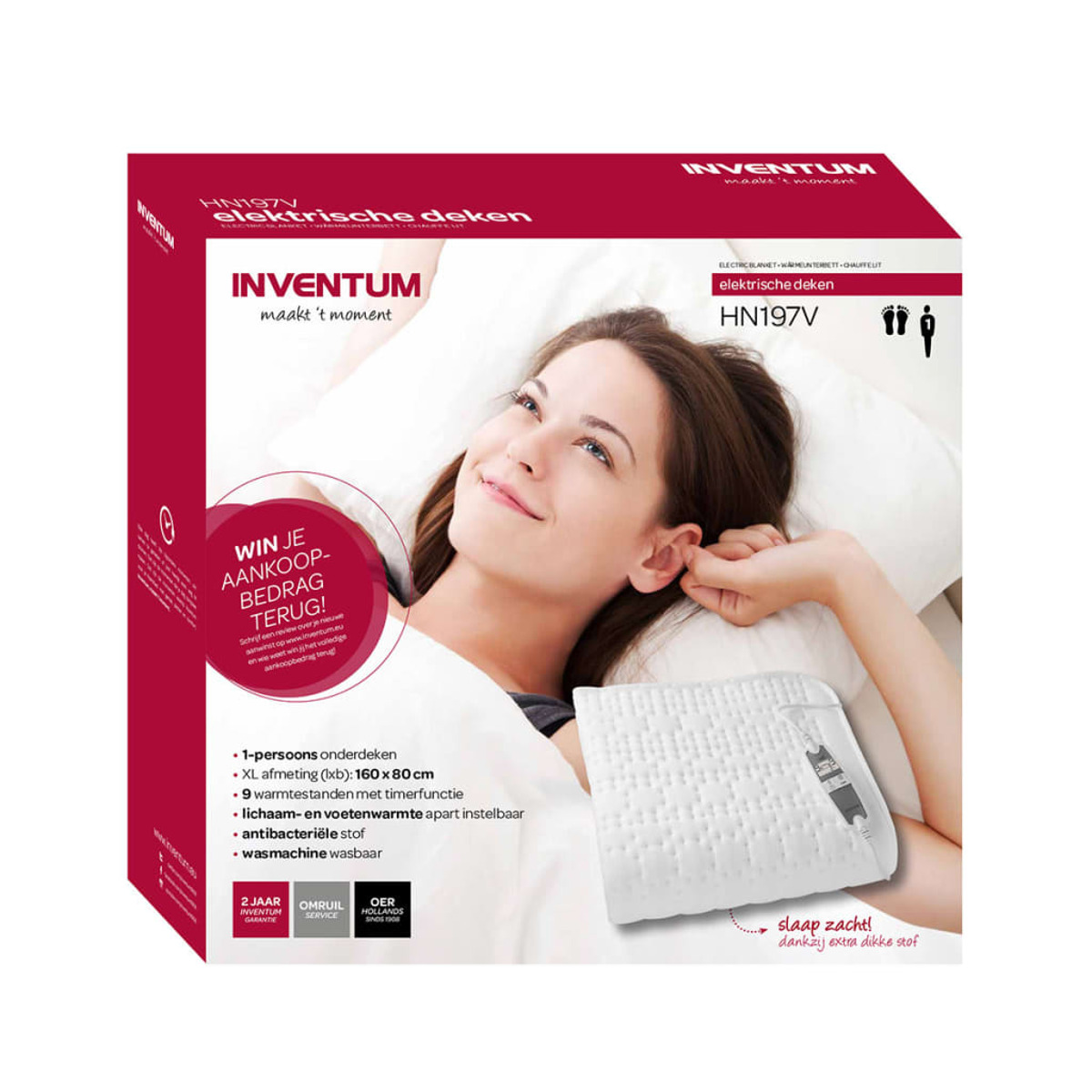 Een vrouw ligt op een bed met een warmtekussen. De doos toont het product. Tekst is in het Nederlands.