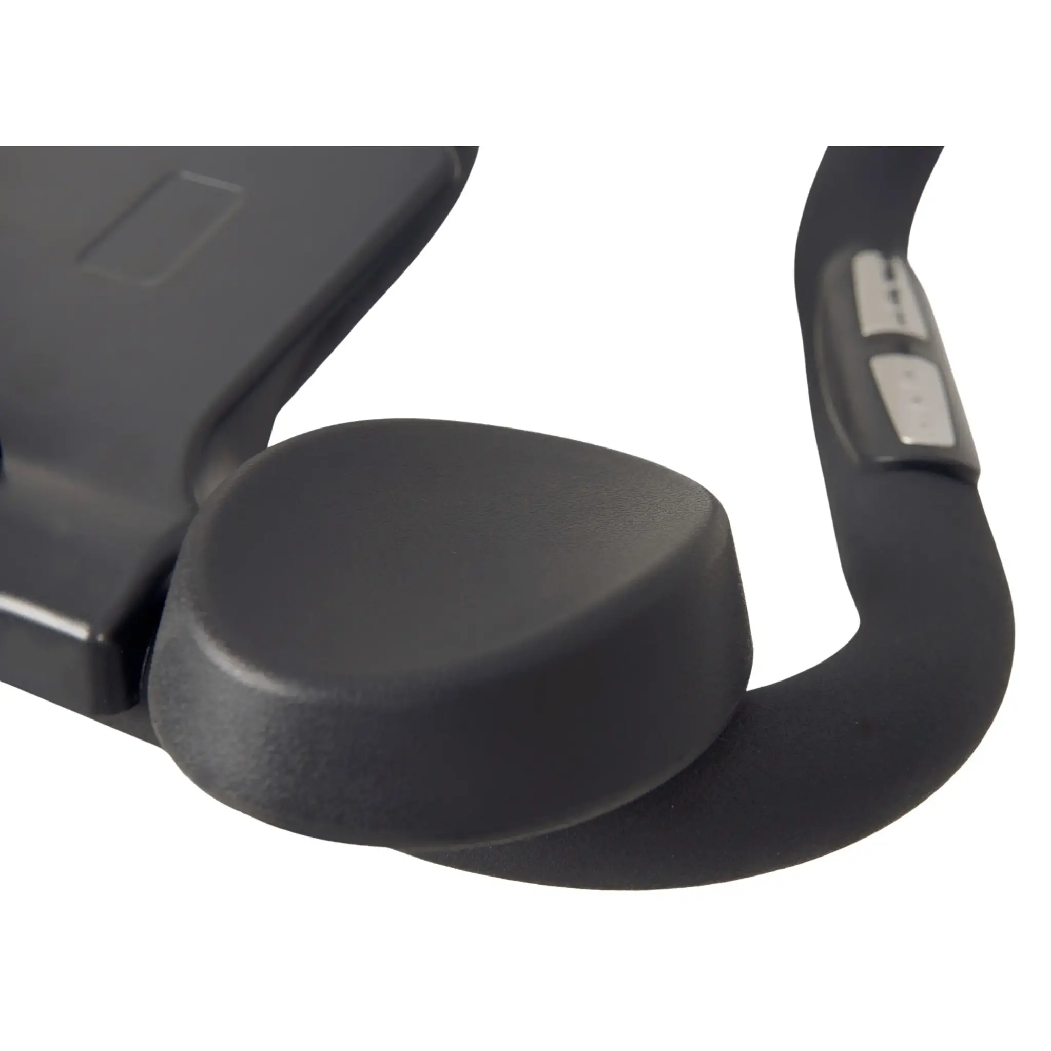 Close-up van een zwarte knop en handvat van fitnessapparatuur.
