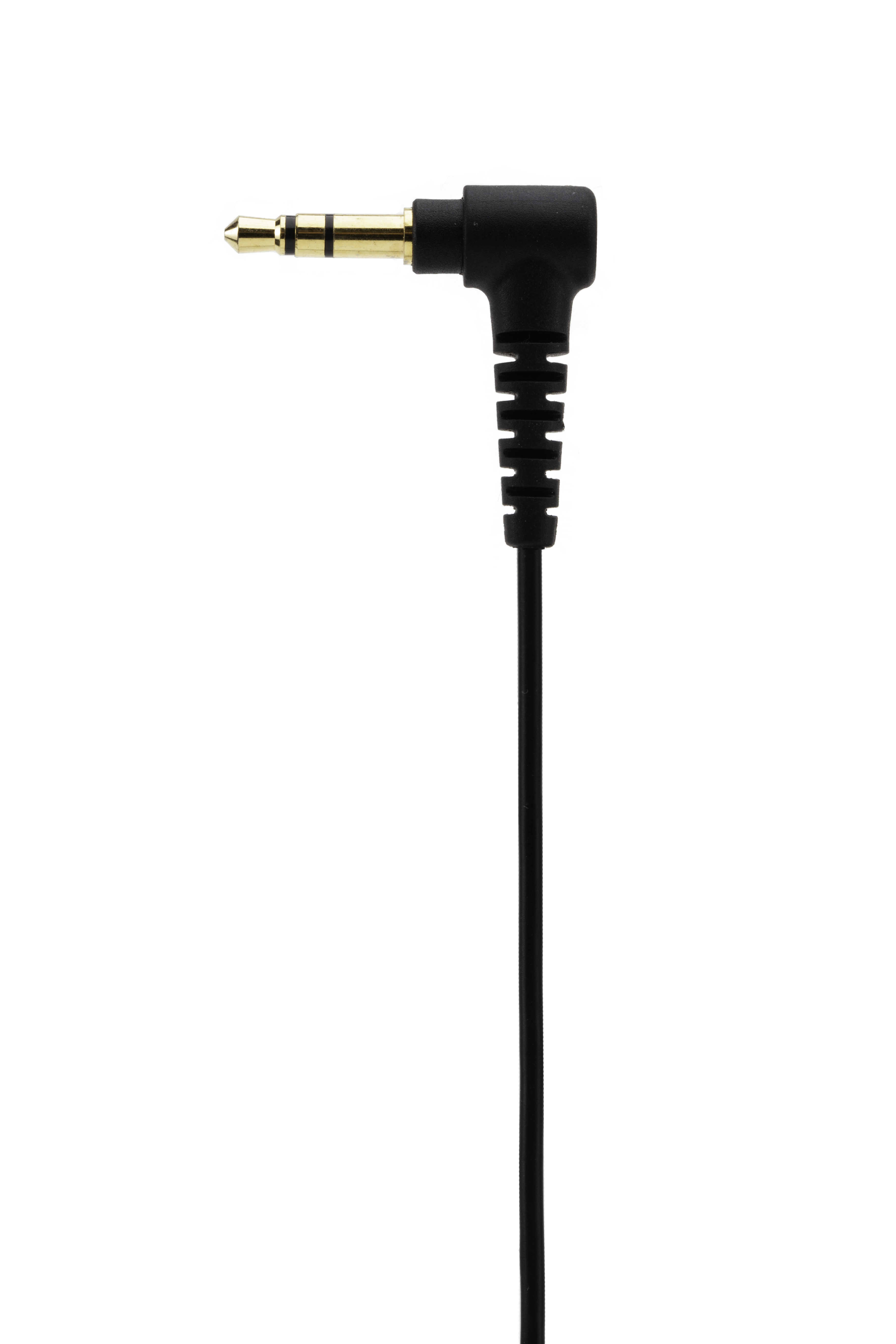Een close-up van een zwarte audiokabel met een goudkleurige 3,5 mm connector.