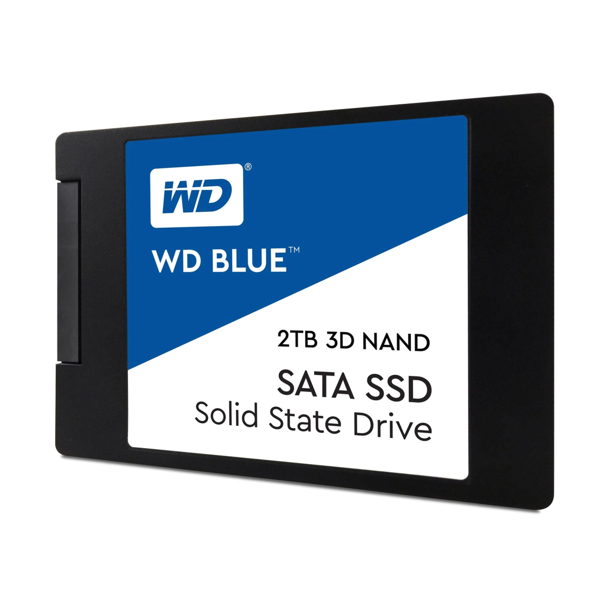Un disco rigido WD nero con etichetta blu e bianca. Ha il logo WD e il testo: SATA SSD.