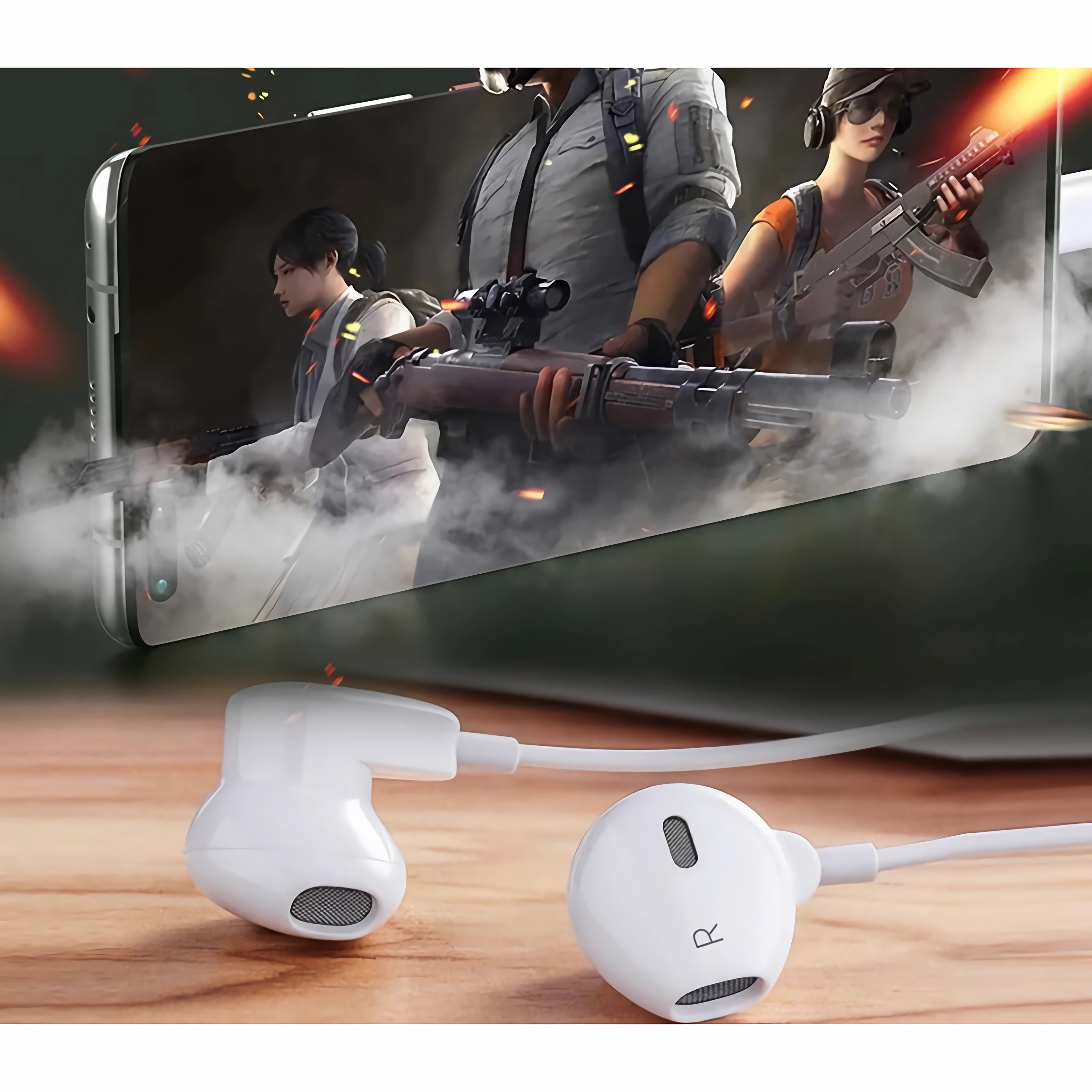Weiße Ohrhörer mit einem Handy, das ein Spiel zeigt. Der Hintergrund ist ein Holztisch.