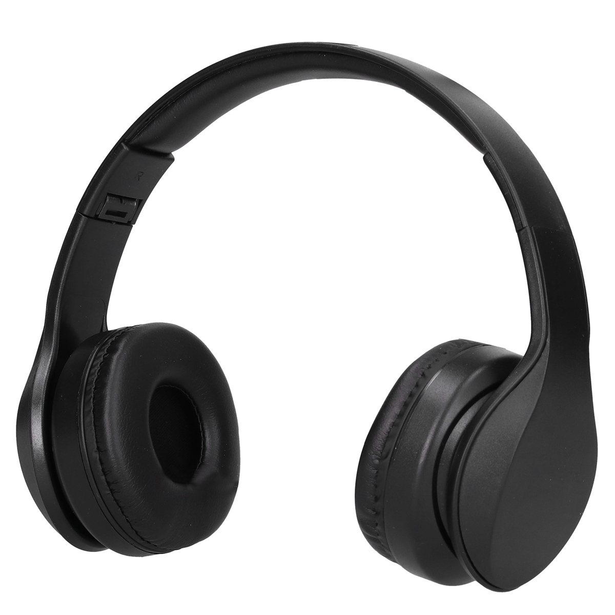 Schwarze Kopfhörer. Die Ohrmuscheln sind oval und das Kopfband ist gebogen. Hintergrund ist weiß.