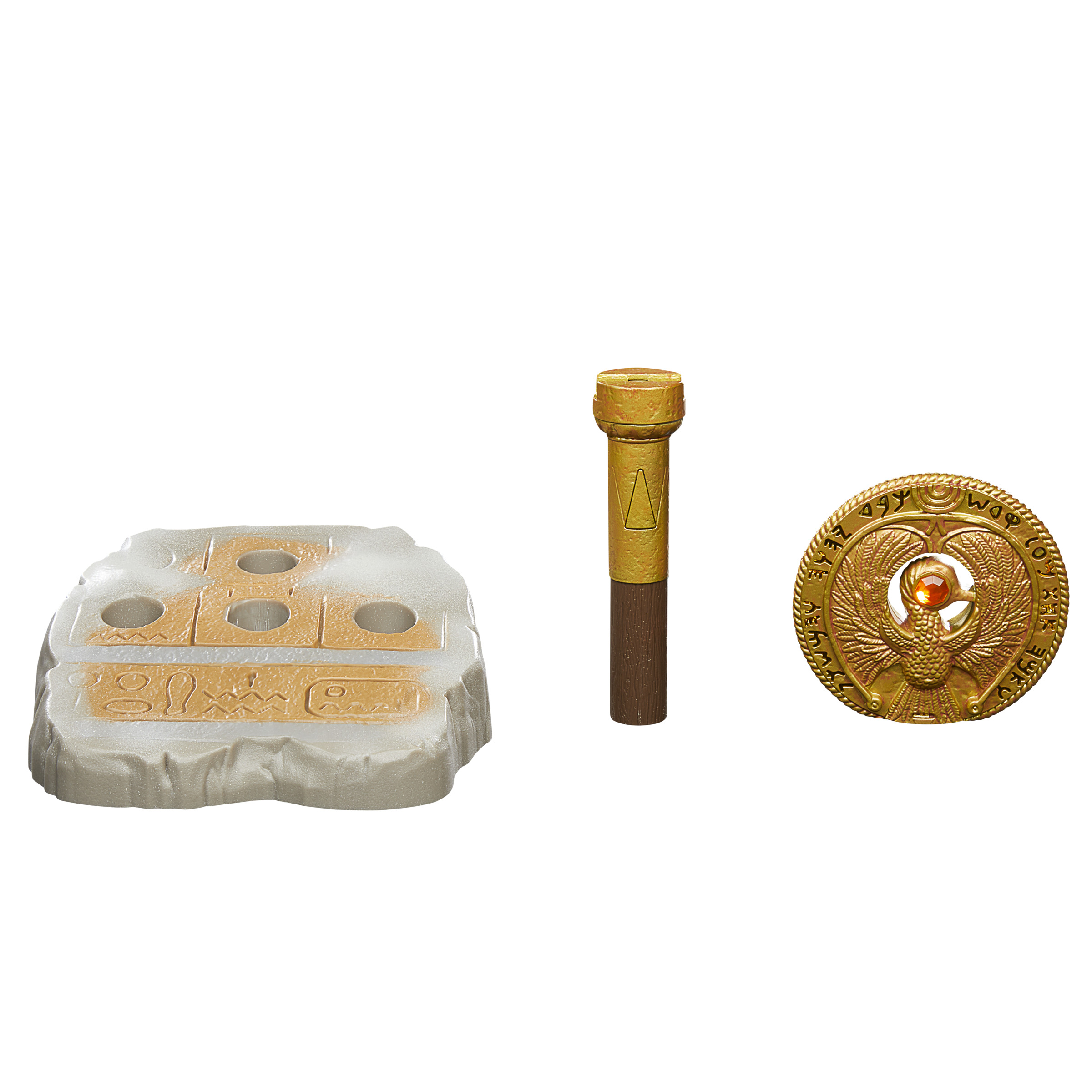 Set di manufatti giocattolo. Include una lastra di pietra, una torcia dorata e un medaglione d'oro.