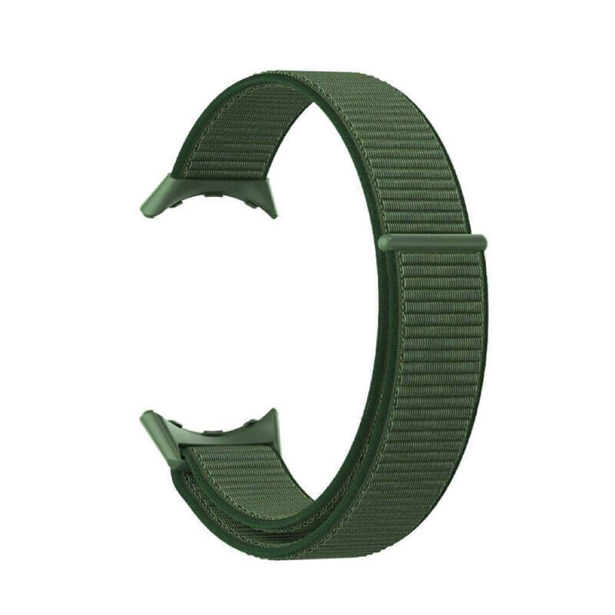 Ein olivgrünes Uhrenarmband. Es besteht aus Stoff. Das Armband ist gebogen.