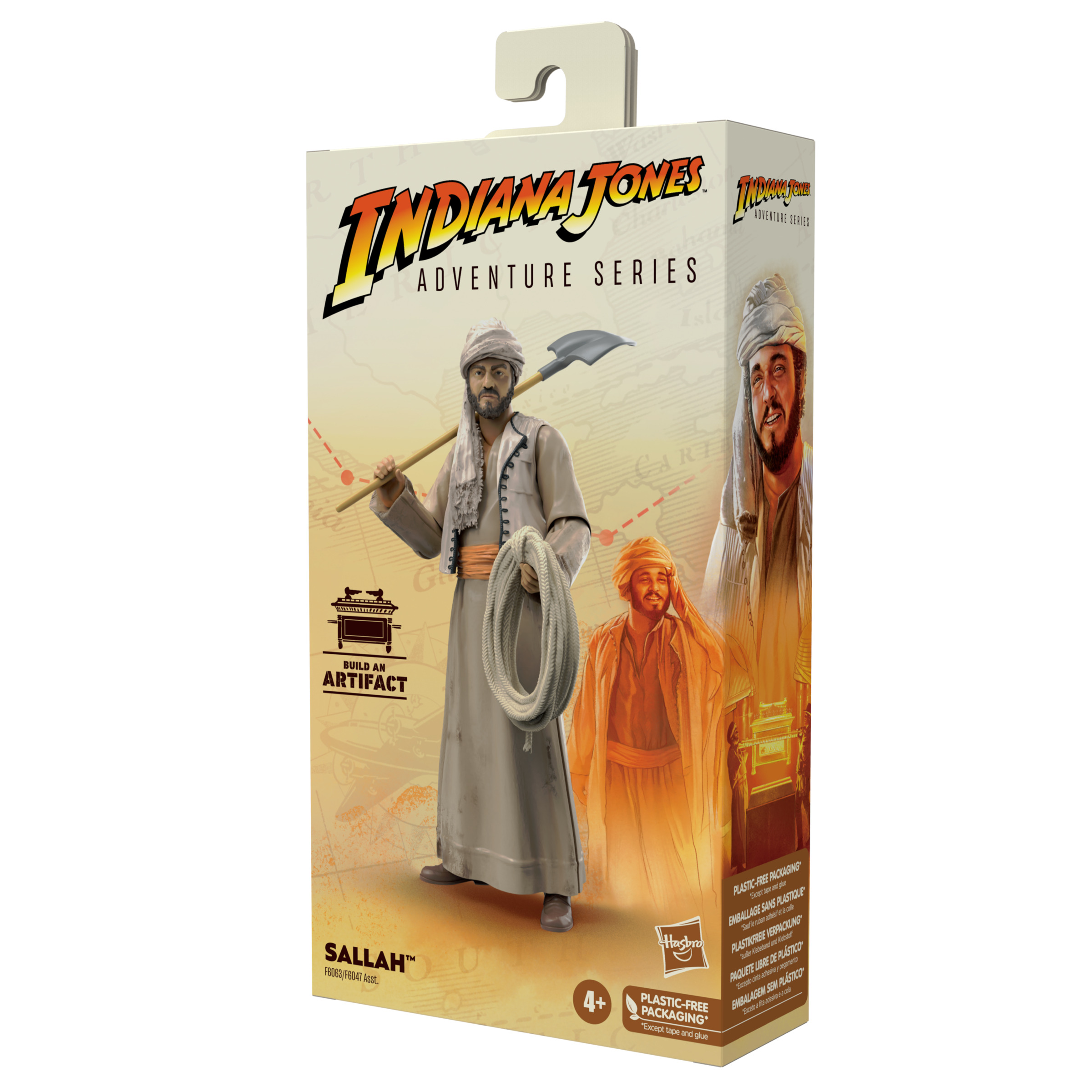 Figura de acción de Indiana Jones en una caja. La figura sostiene un arma. La caja tiene imágenes del personaje.