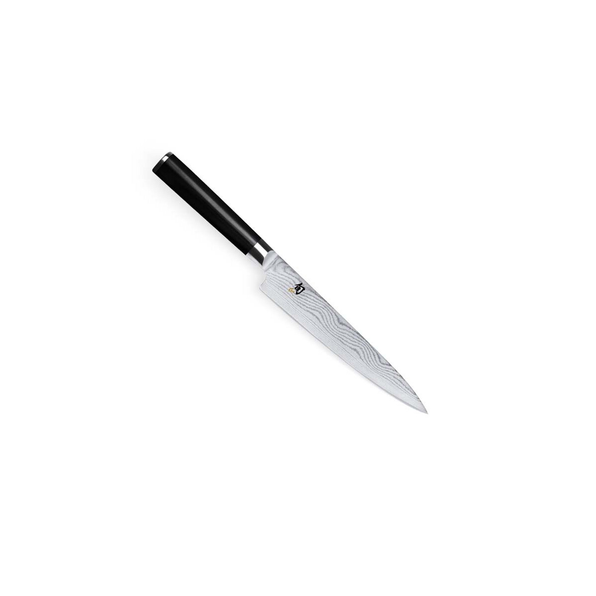 Ein Küchenmesser mit gemusterter Klinge und schwarzem Griff, auf weißem Hintergrund.