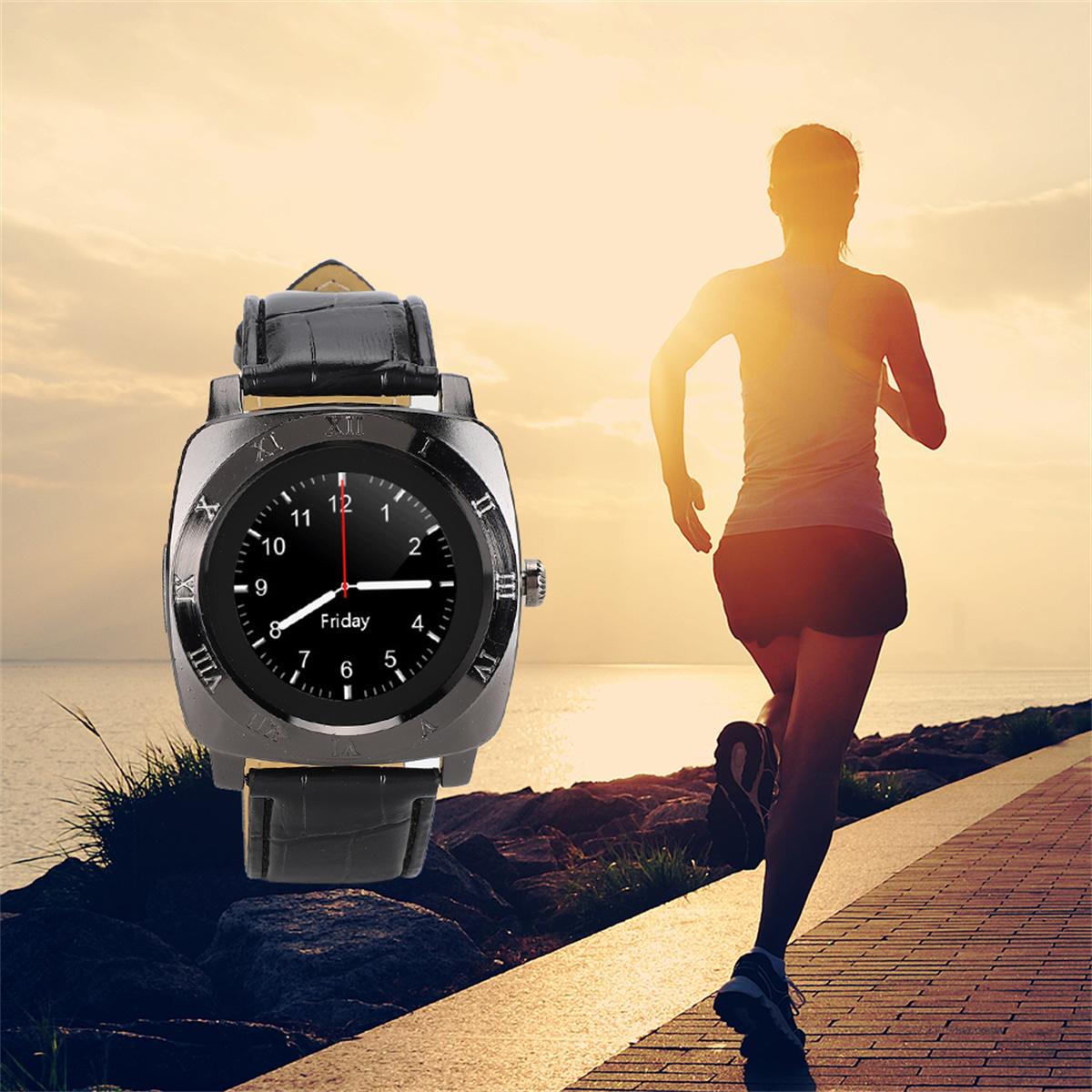 Eine Frau rennt auf einem Weg, im Vordergrund eine Uhr. Die Uhr hat ein schwarzes Lederarmband.