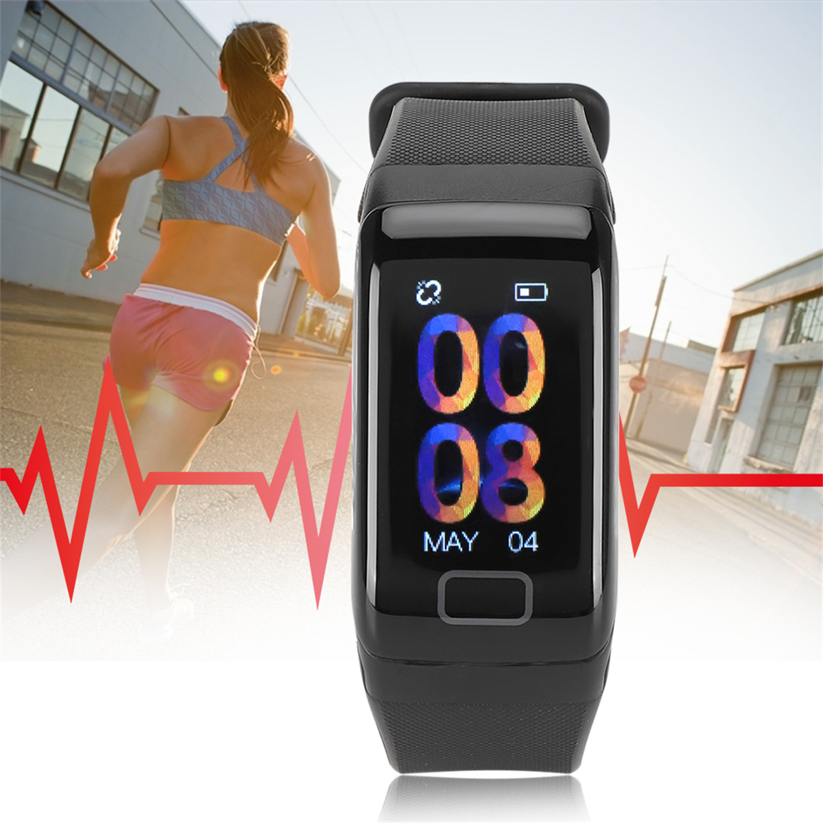 Frau läuft mit Fitnesstracker. Tracker zeigt Zeit, Datum und Herzfrequenzgrafik.