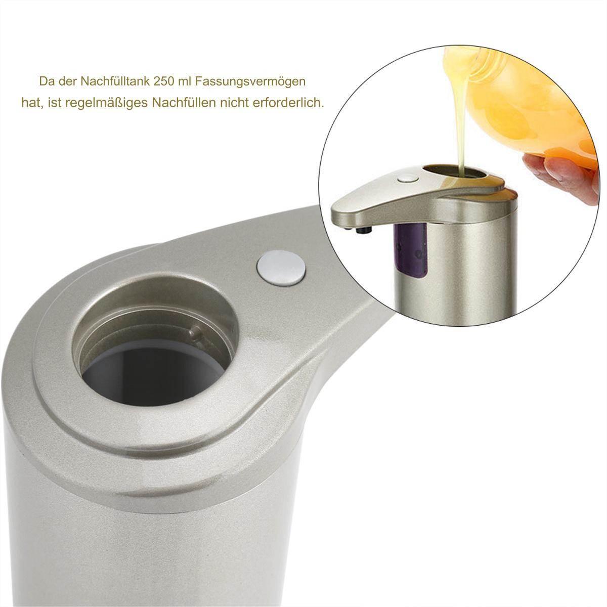 Seifenspender wird mit Flüssigseife gefüllt. Nahaufnahme.