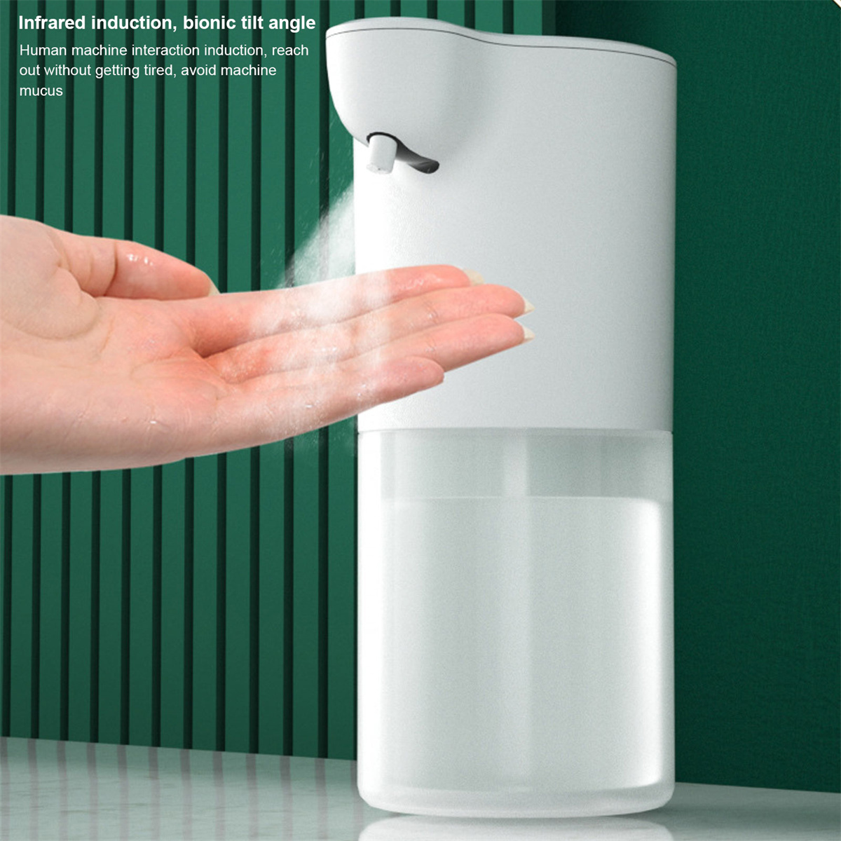 Weißer automatischer Seifenspender mit Hand darunter, Seife ausgebend, Text im Hintergrund.
